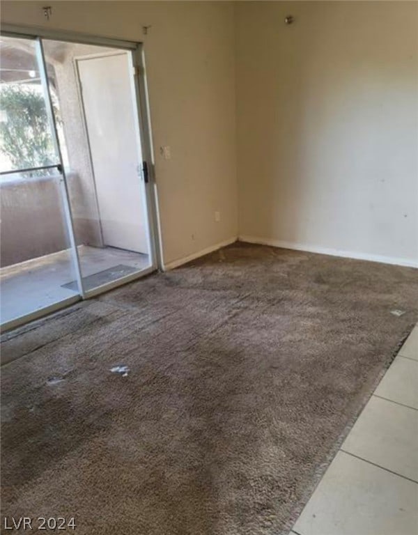 unfurnished room featuring carpet flooring