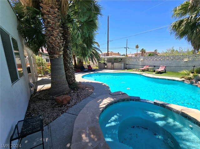 view of pool featuring an in ground hot tub