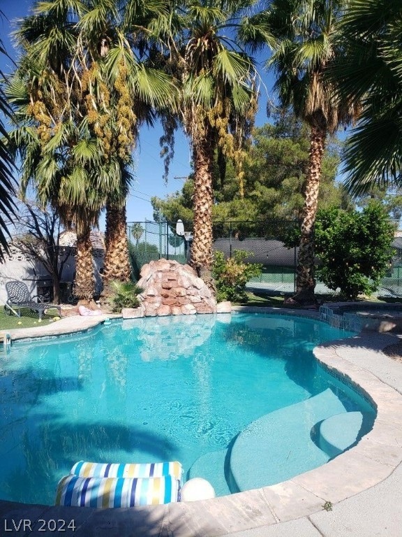 view of swimming pool