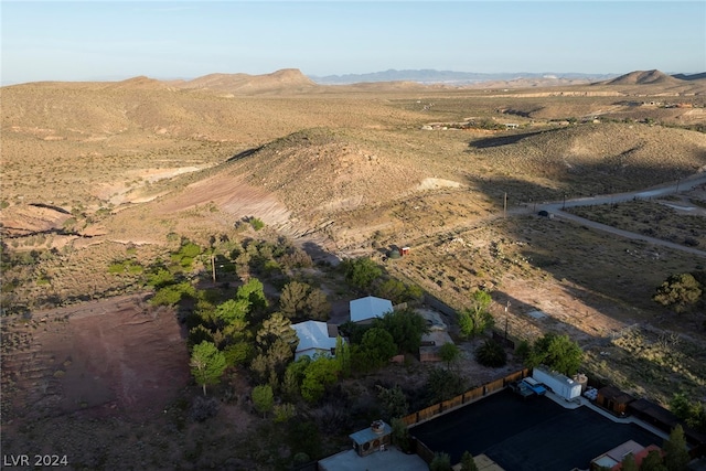 bird's eye view featuring a mountain view