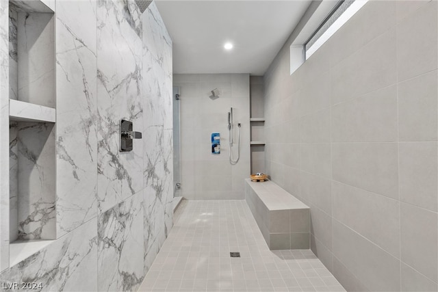 bathroom featuring tiled shower