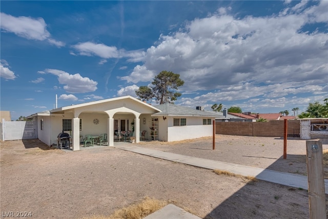 view of front facade featuring a patio