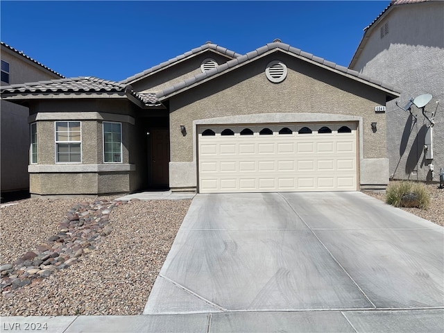 view of front facade featuring a garage