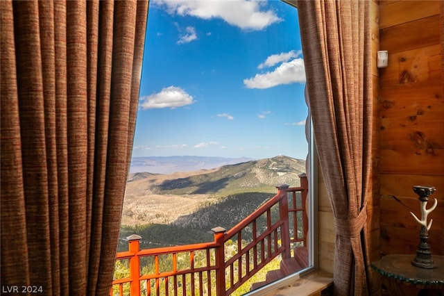 balcony featuring a mountain view