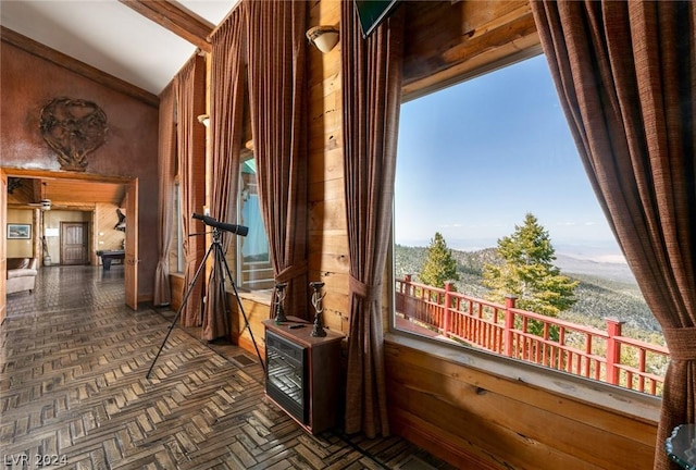 4910 Cougar Ridge Trl, Mount Charleston, NV 89124 - corridor with lofted ceiling