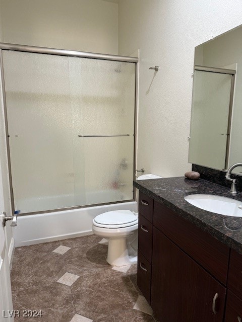 full bathroom with shower / bath combination with glass door, toilet, and vanity