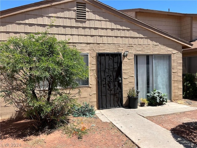 view of entrance to property