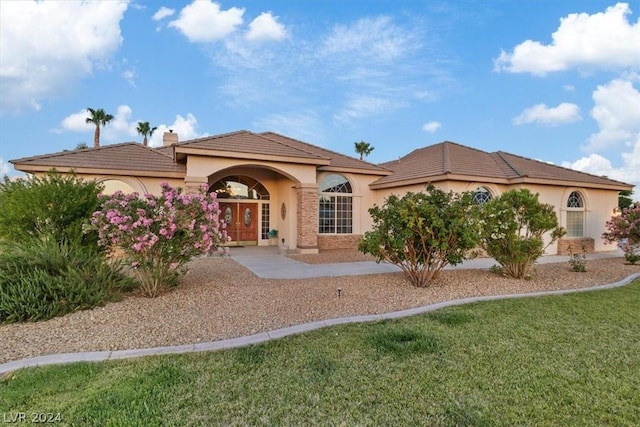 view of front of house with a front lawn