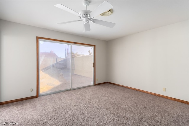 carpeted empty room featuring ceiling fan