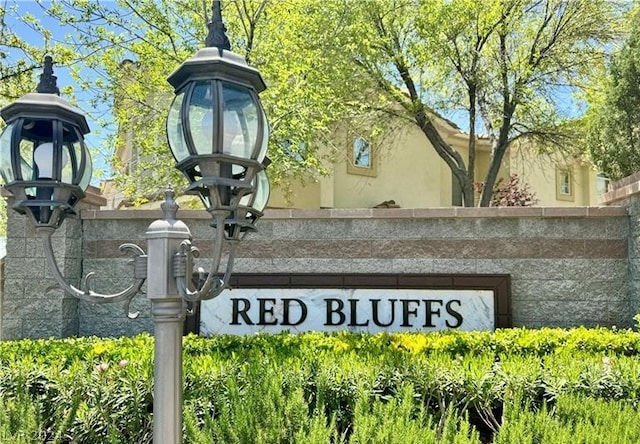 view of community / neighborhood sign