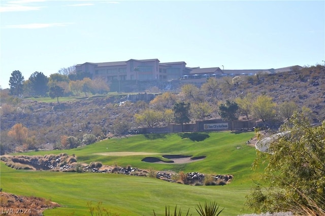 view of property's community featuring a lawn