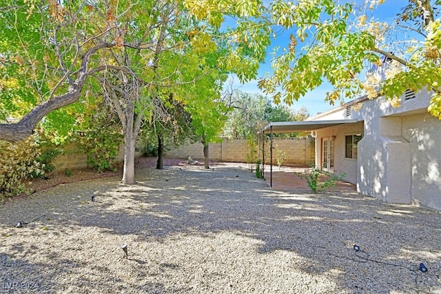 view of yard featuring a patio area