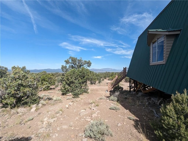 view of yard with a mountain view