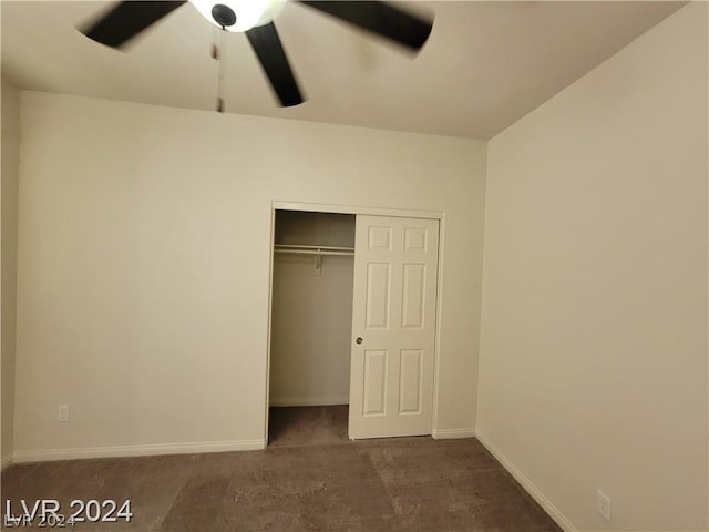 unfurnished bedroom with ceiling fan and a closet