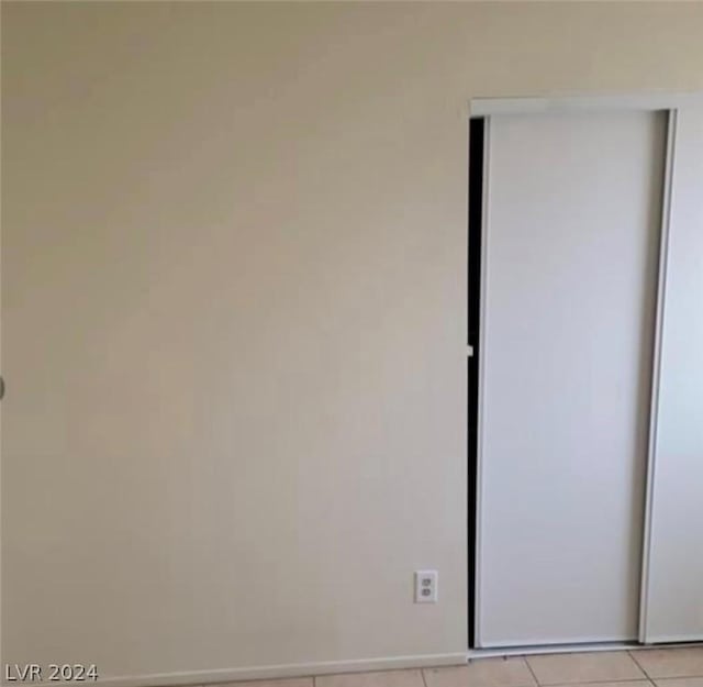 empty room featuring light tile patterned flooring