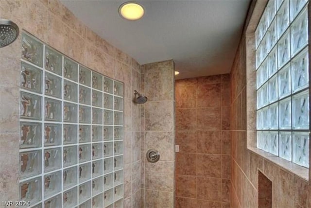 bathroom featuring a tile shower