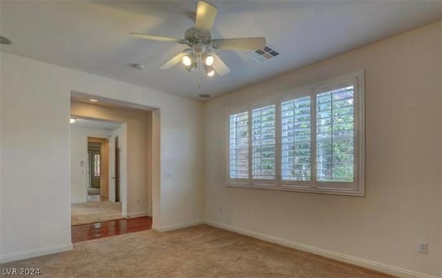 unfurnished room with light carpet and ceiling fan