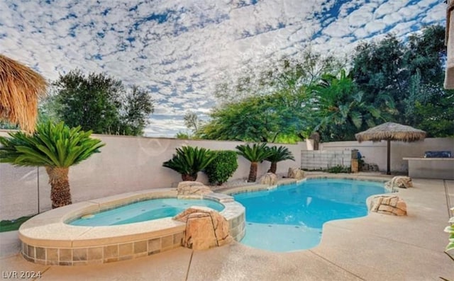 view of pool featuring an in ground hot tub