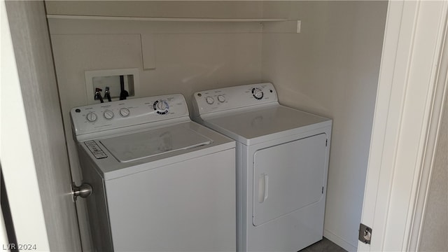 clothes washing area with washer and dryer and washer hookup