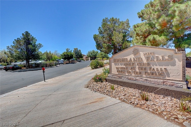 view of community / neighborhood sign