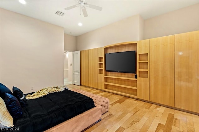 bedroom featuring light hardwood / wood-style floors and ceiling fan