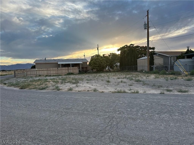 Listing photo 3 for 30 W Comstock Cir, Pahrump NV 89048