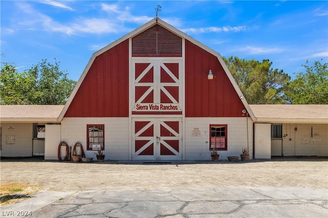 view of outbuilding