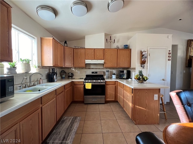 kitchen featuring lofted ceiling, decorative backsplash, sink, and stainless steel appliances