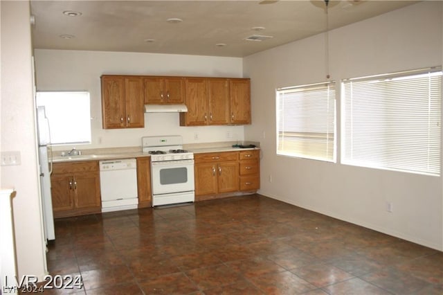 kitchen featuring sink, white appliances, and ceiling fan