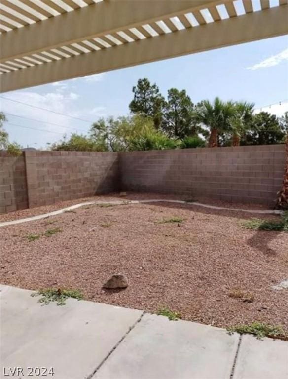 view of yard featuring a patio area