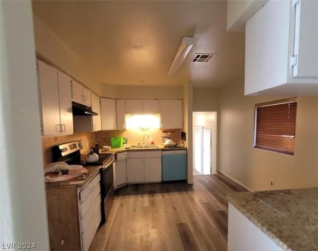 kitchen with stainless steel appliances, light hardwood / wood-style floors, white cabinets, and sink