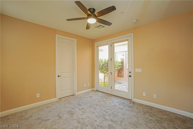 carpeted empty room featuring ceiling fan