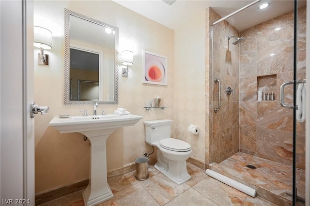 bathroom with a tile shower and toilet