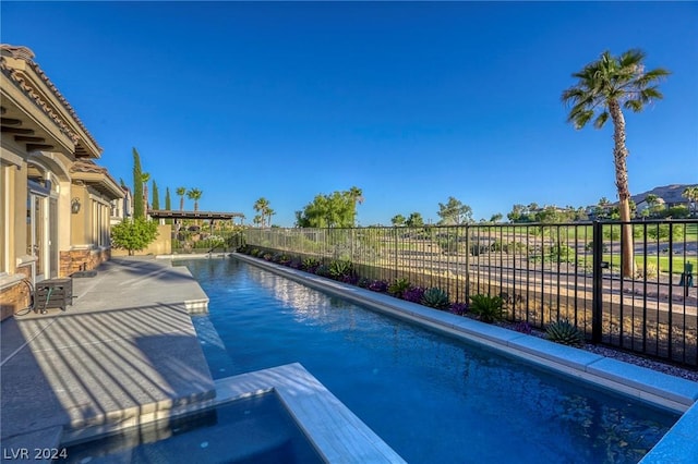 view of swimming pool