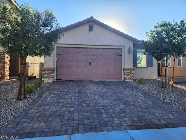 view of front facade featuring a garage