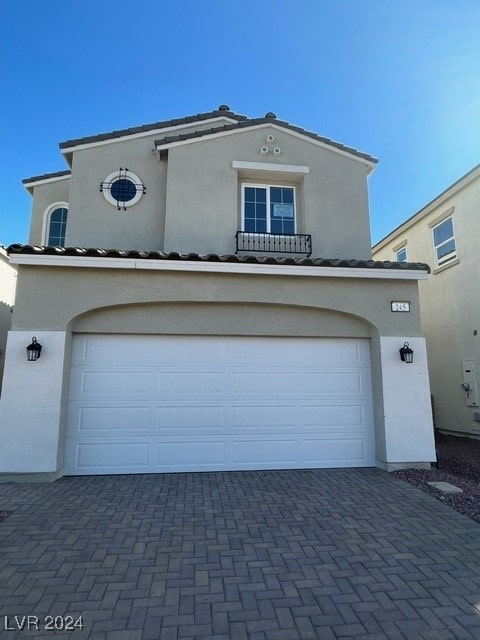 view of front of house featuring a garage