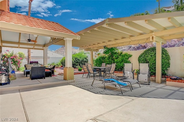 view of patio / terrace with a pergola and ceiling fan