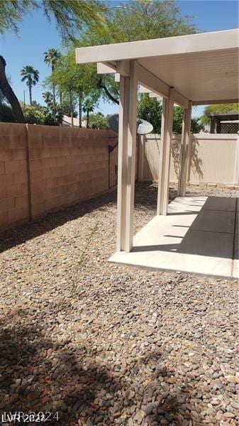 view of yard with a patio