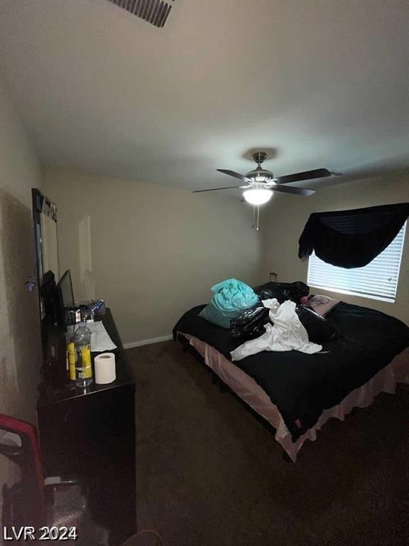 bedroom with ceiling fan