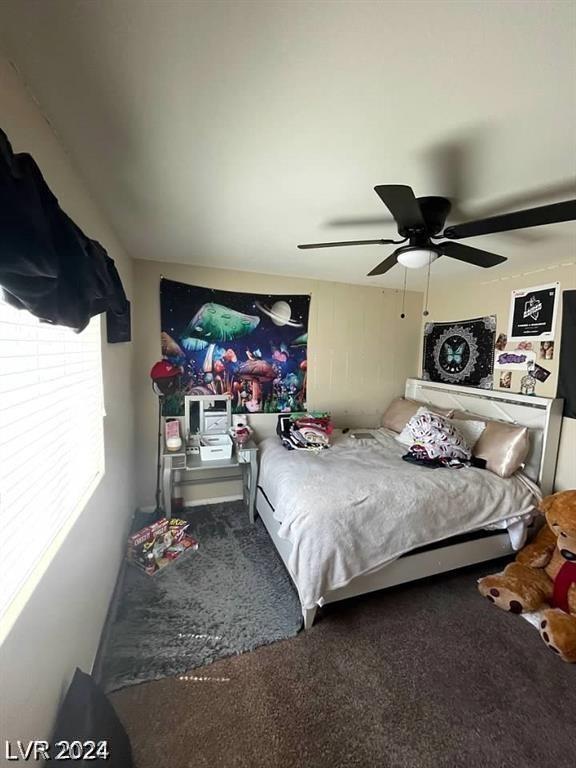 bedroom with ceiling fan and carpet