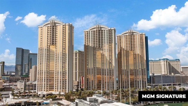 135 E Harmon Ave Unit 1020, Las Vegas, NV 89109 - photo 2
