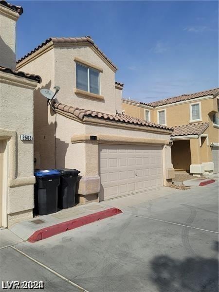 view of front of property featuring a garage