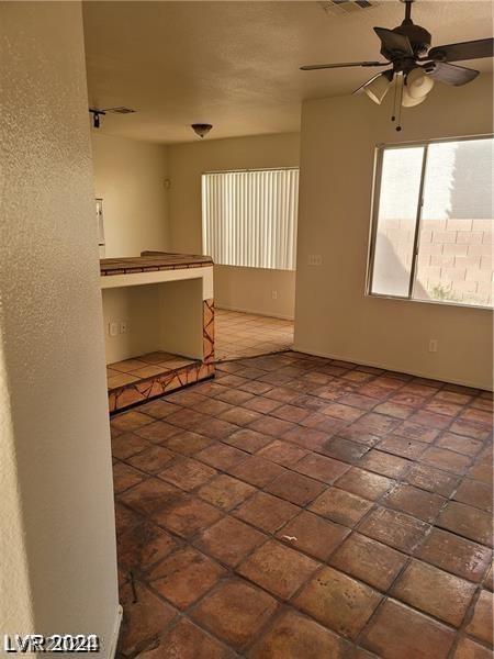 unfurnished room featuring ceiling fan