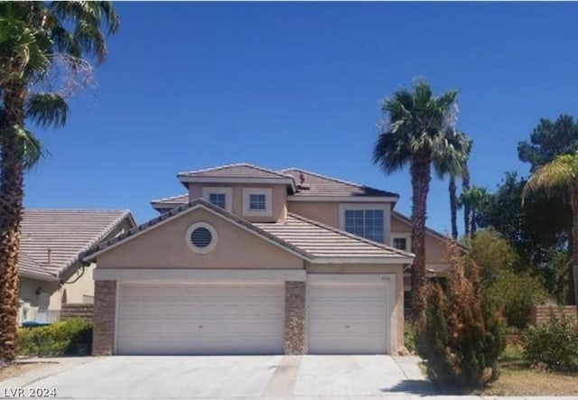 view of front property featuring a garage