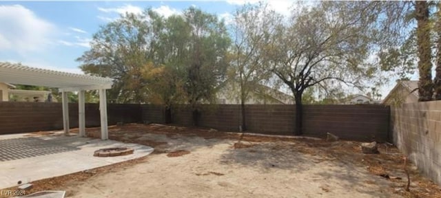 view of yard featuring a pergola and a patio area