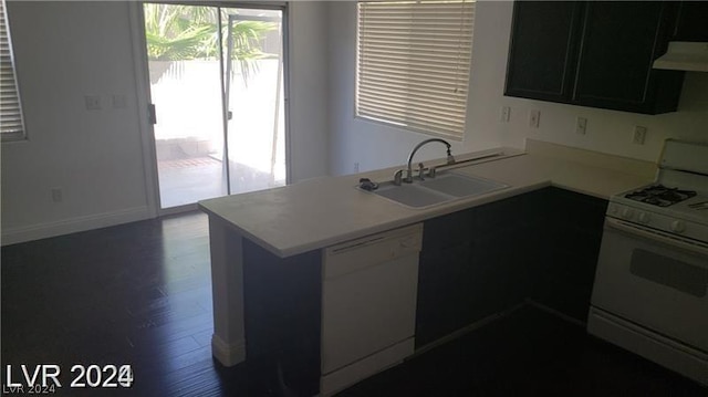 kitchen featuring kitchen peninsula, sink, and white appliances