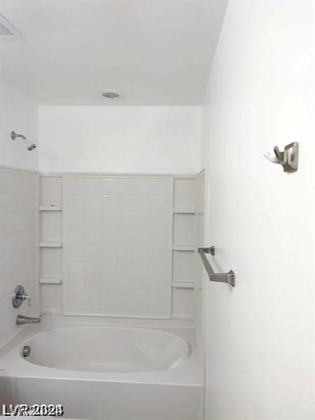 bathroom with shower / washtub combination