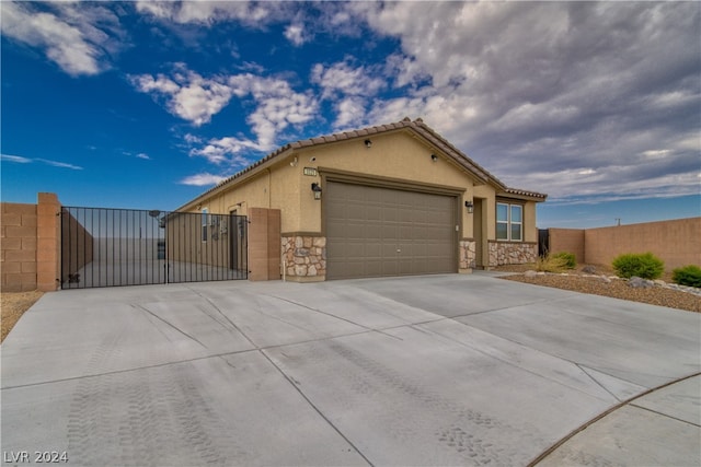 view of front facade featuring a garage