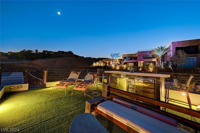 exterior space featuring an outdoor kitchen