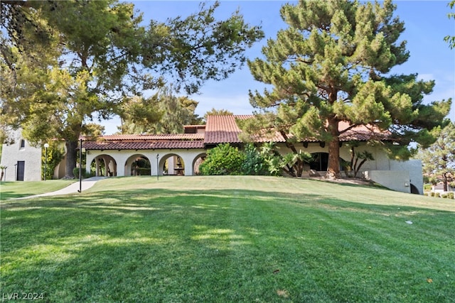 exterior space featuring a front yard